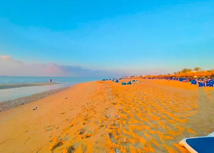 Апарт-отель Serene Sea View Айн-Сохна